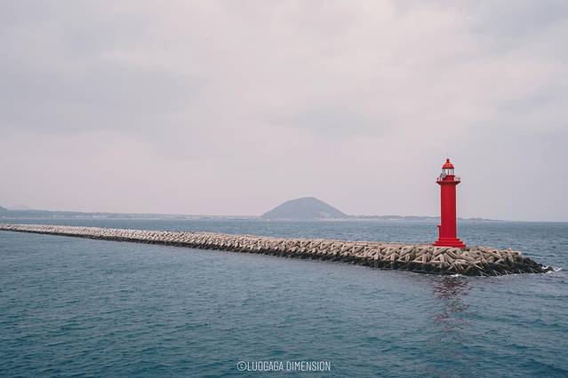 济州岛旅行遇到下雨,日记三年级海边游玩