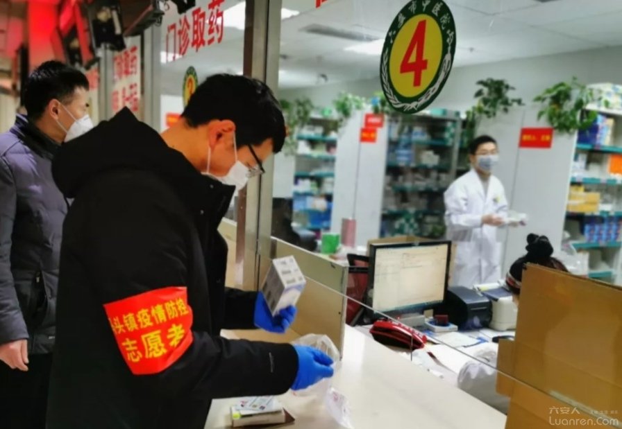 驻村书记跑180公里为村民买退烧药,村书记为村民送药暖心故事