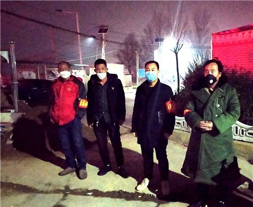 华阴疫情防控第一线曲城村里的杨跑跑