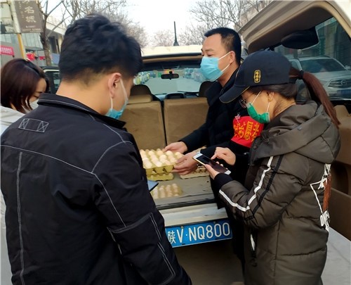 华阴疫情防控第一线曲城村里的杨跑跑