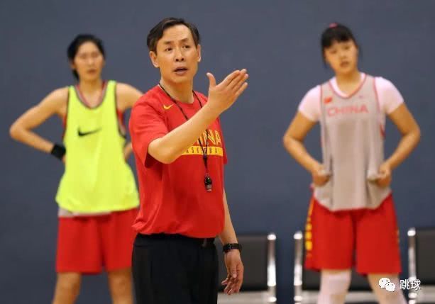 女篮主帅怒怼全体队员,女篮主教练怒斥视频