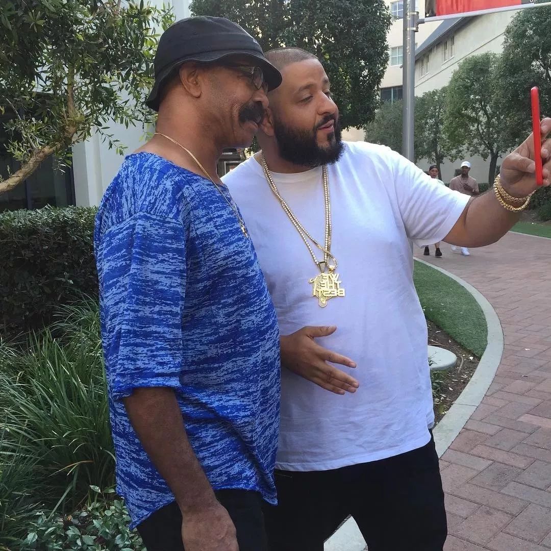 kanye采访drake妈妈,drake跟kanye的妈妈