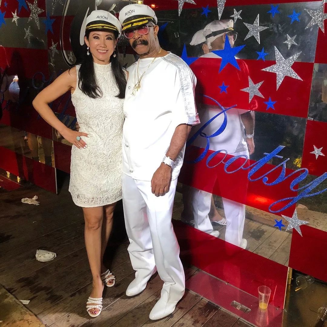 kanye采访drake妈妈,drake跟kanye的妈妈