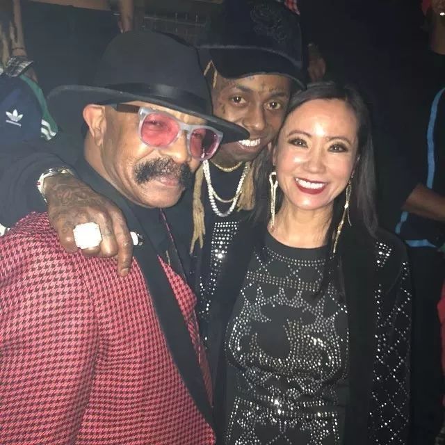 kanye采访drake妈妈,drake跟kanye的妈妈