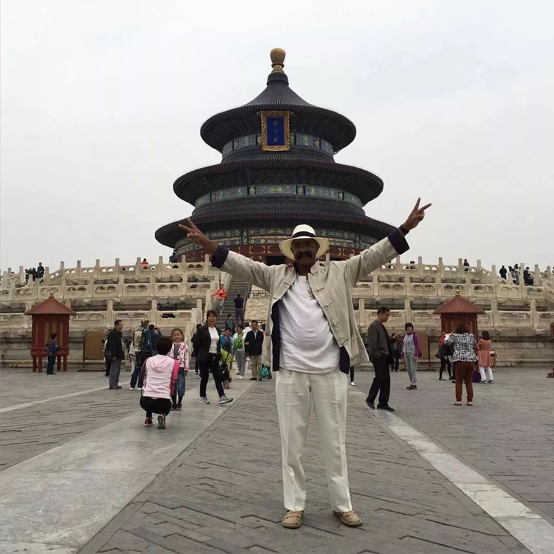 kanye采访drake妈妈,drake跟kanye的妈妈