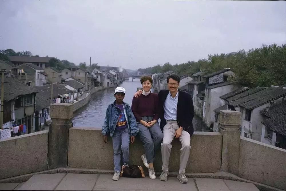 kanye采访drake妈妈,drake跟kanye的妈妈