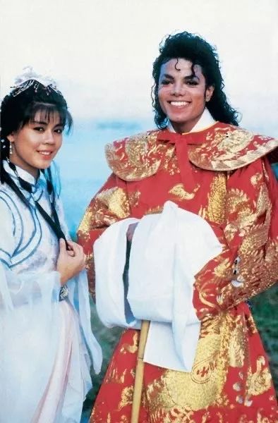 kanye采访drake妈妈,drake跟kanye的妈妈