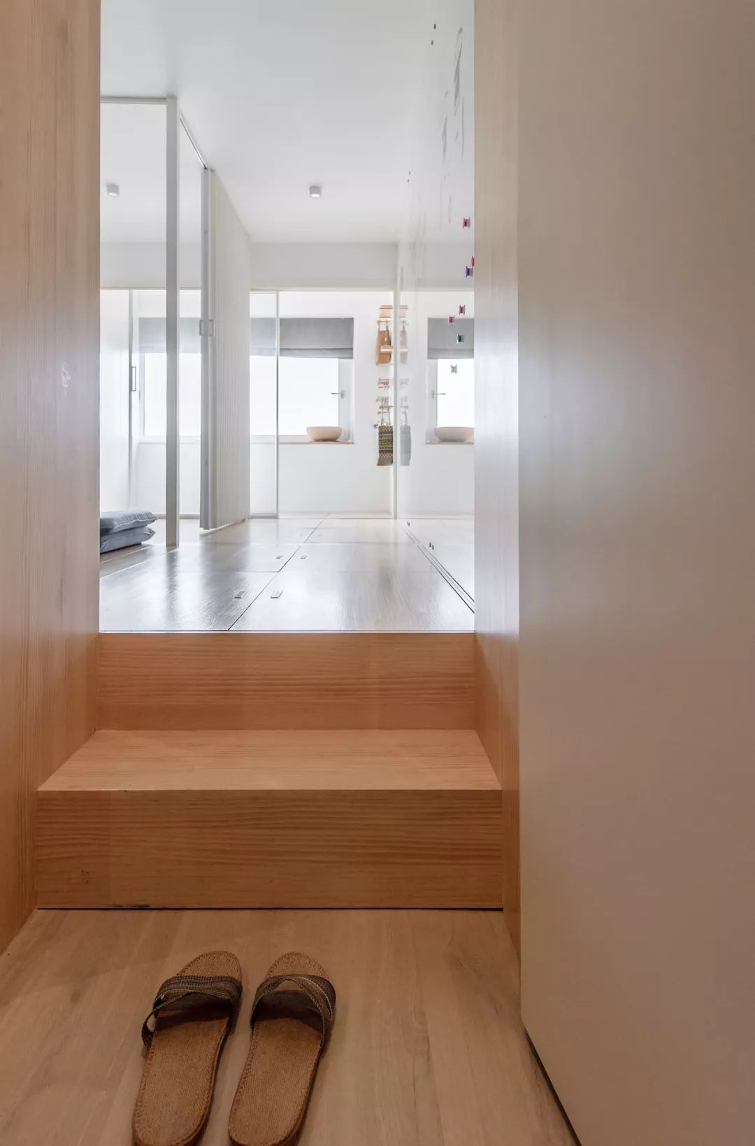 小卧室做地台放床垫,小户型房间地台做床好看吗