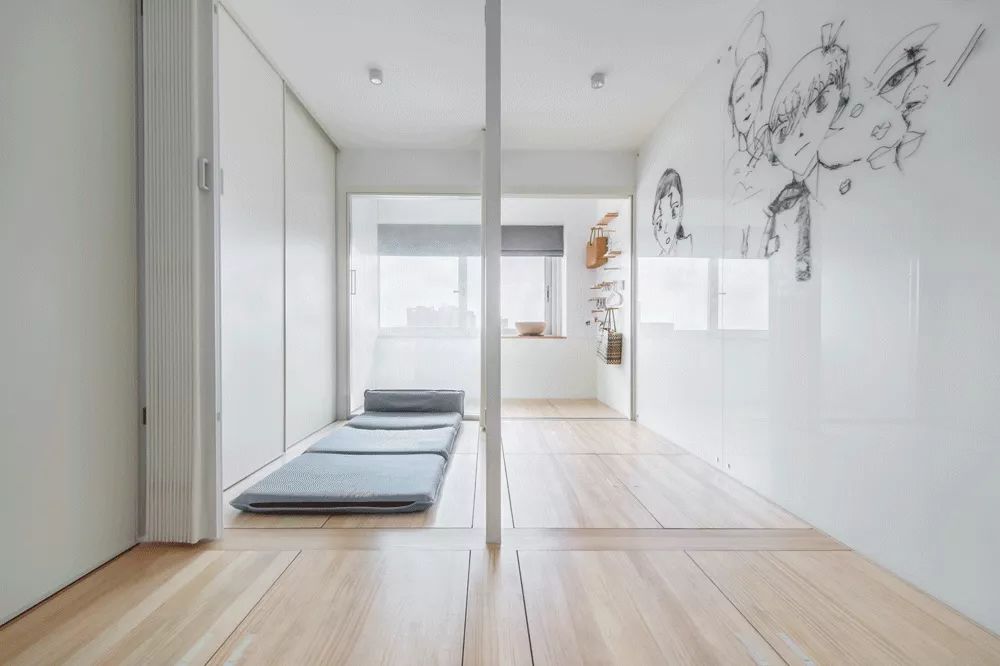 小卧室做地台放床垫,小户型房间地台做床好看吗