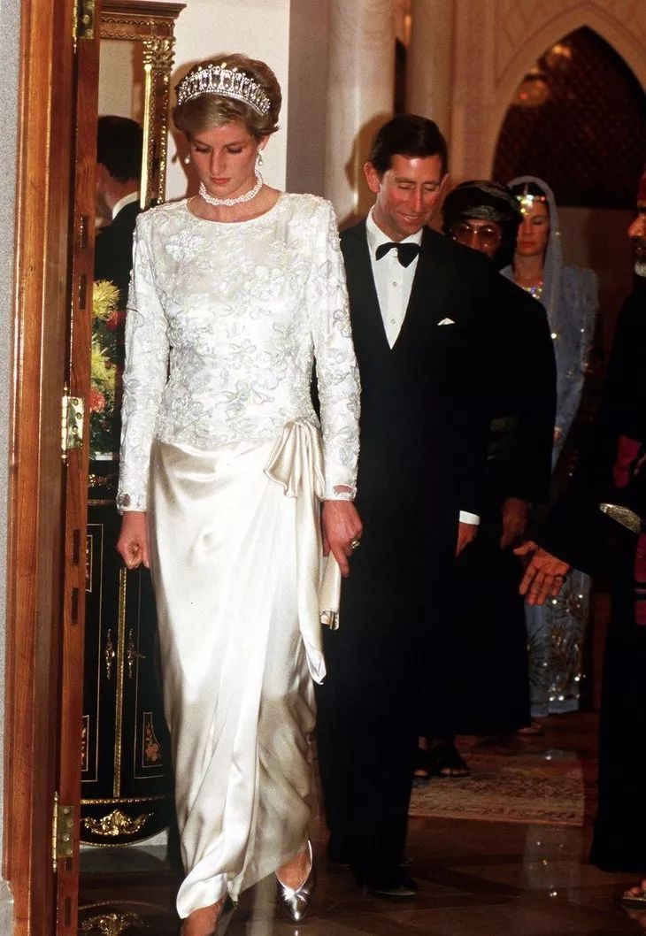 肩胛骨平平的怎么美起来,开肩美背改善翼状肩胛