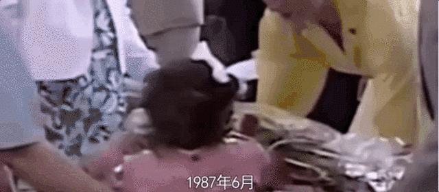 肩胛骨平平的怎么美起来,开肩美背改善翼状肩胛