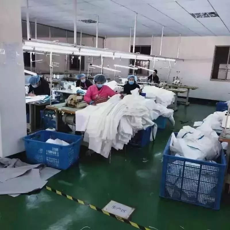 一天敲开216扇门，却只能在走廊与家人相望……丨法院战“疫”速览