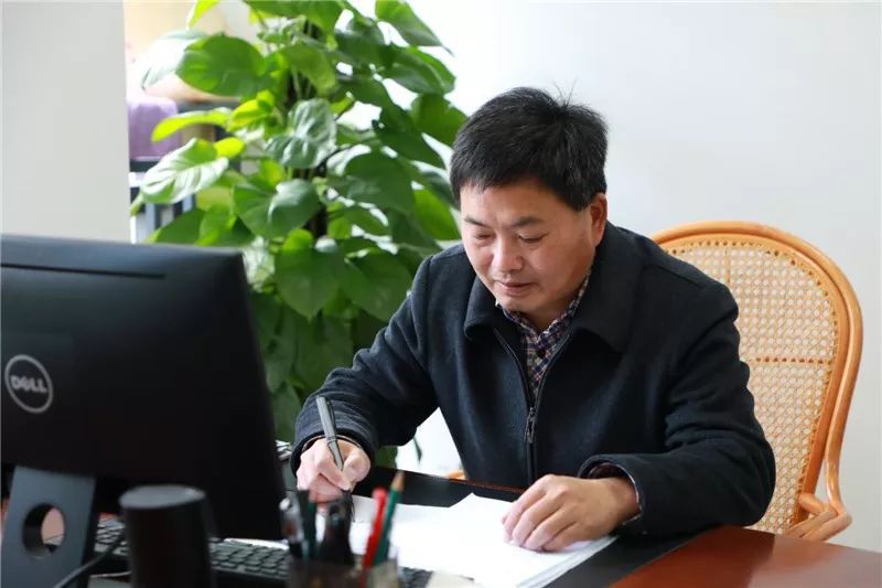 榜样的力量致敬奋斗一线的英雄,榜样的力量致敬疫情英雄