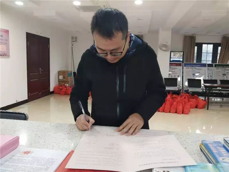 榜样的力量致敬奋斗一线的英雄,榜样的力量致敬疫情英雄