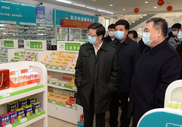 钱三雄在主城区调研检查商贸行业复市疫情防控情况时强调坚持“两手抓、两手硬、两手赢”统筹做好市场供应和疫情防控工作