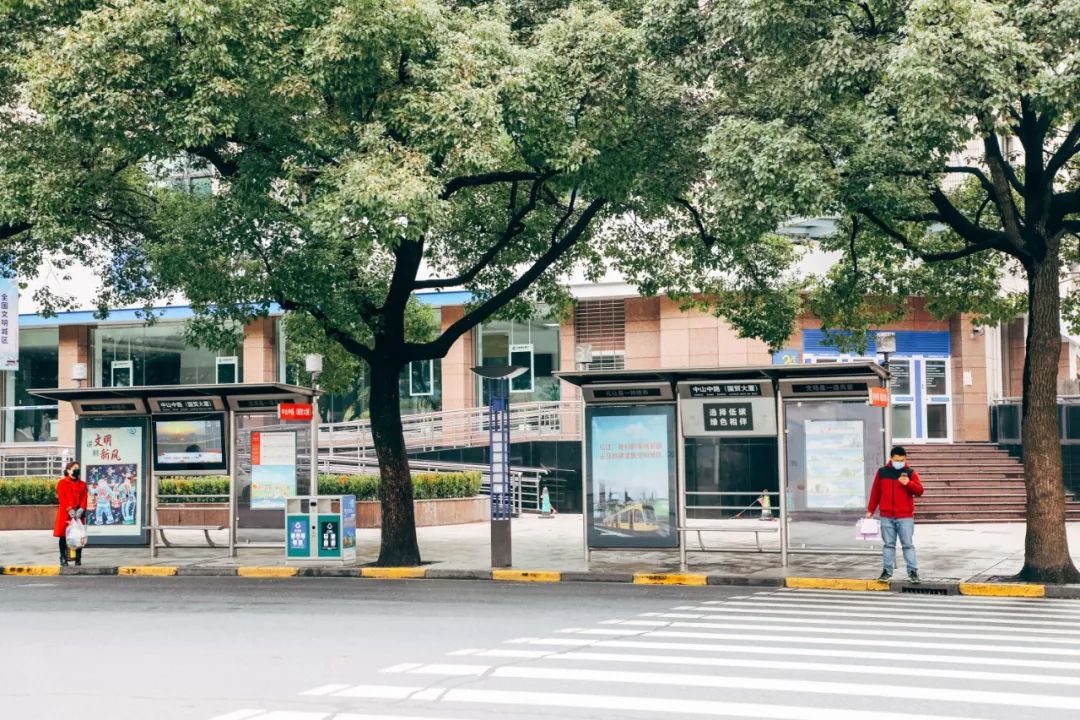 待阴霾散去我们一起去看海,待阴霾散去看春暖花开