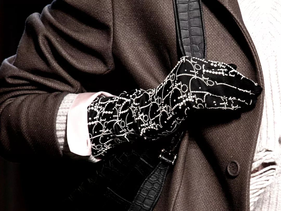 赶紧入手|一起做个戴珍珠项链的*男美**纸