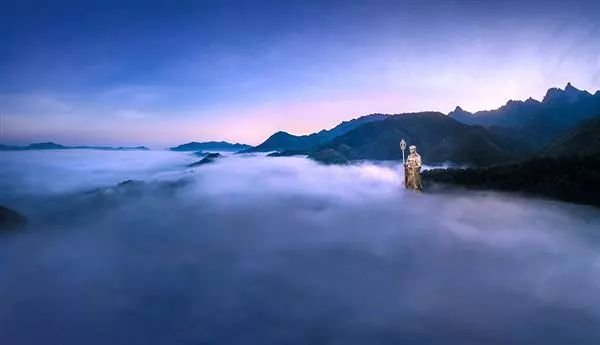九华山细雨绵绵,九华山迎来最美的季节