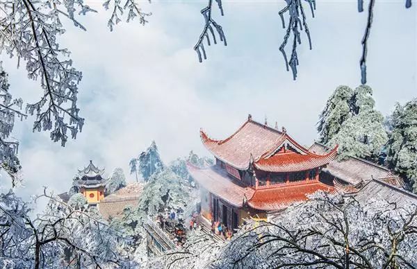 九华山细雨绵绵,九华山迎来最美的季节