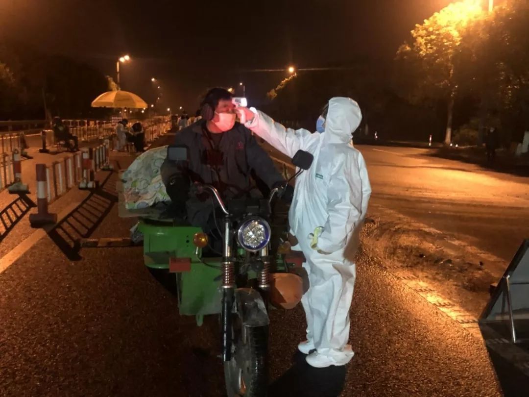 青阳镇：冲锋“疫”线，筑防疫“铜墙铁壁”