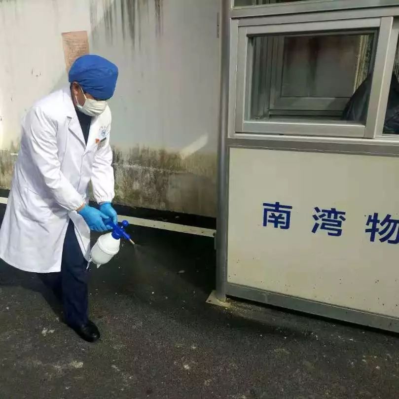 先锋岗上战疫情,党员先行同心抗疫