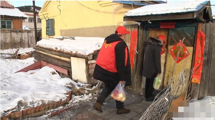 *党**员做“代购”群众暖“心扉”