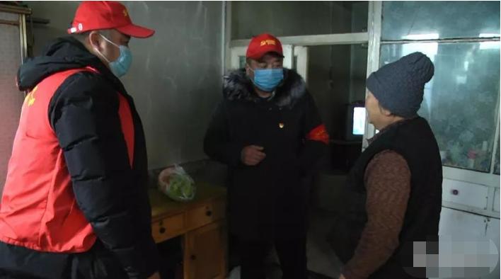 *党**员做“代购”群众暖“心扉”