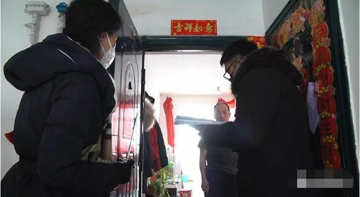 *党**员做“代购”群众暖“心扉”