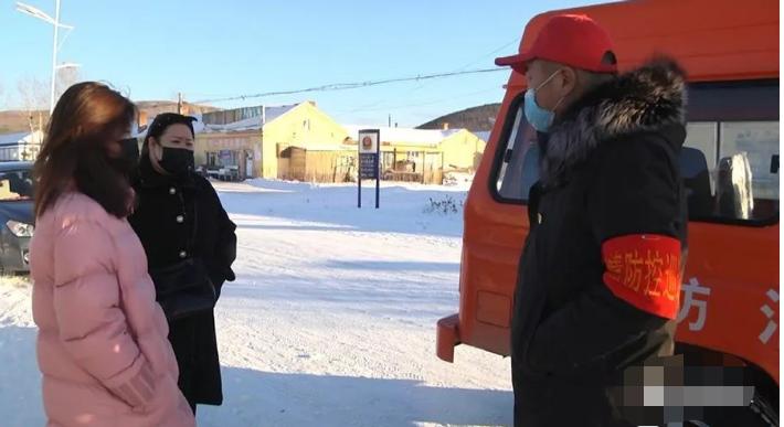 *党**员做“代购”群众暖“心扉”