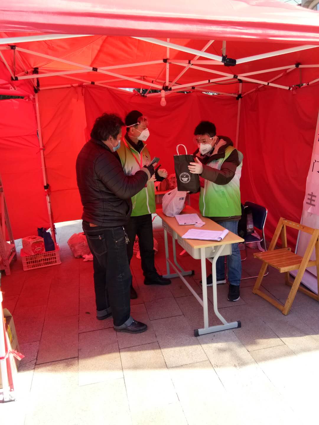 梅陇镇一线战“疫”日记（0217）——全力当好“店小二”，助力企业复工转产跑出“加速度”