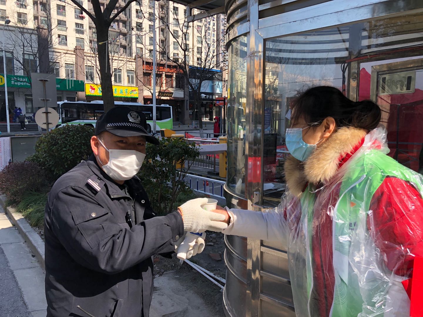 梅陇镇一线战“疫”日记（0217）——全力当好“店小二”，助力企业复工转产跑出“加速度”