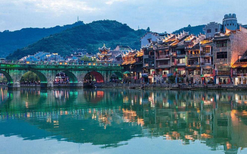 荔波小七孔鸳鸯湖景点视频,贵州荔波有哪些风景区