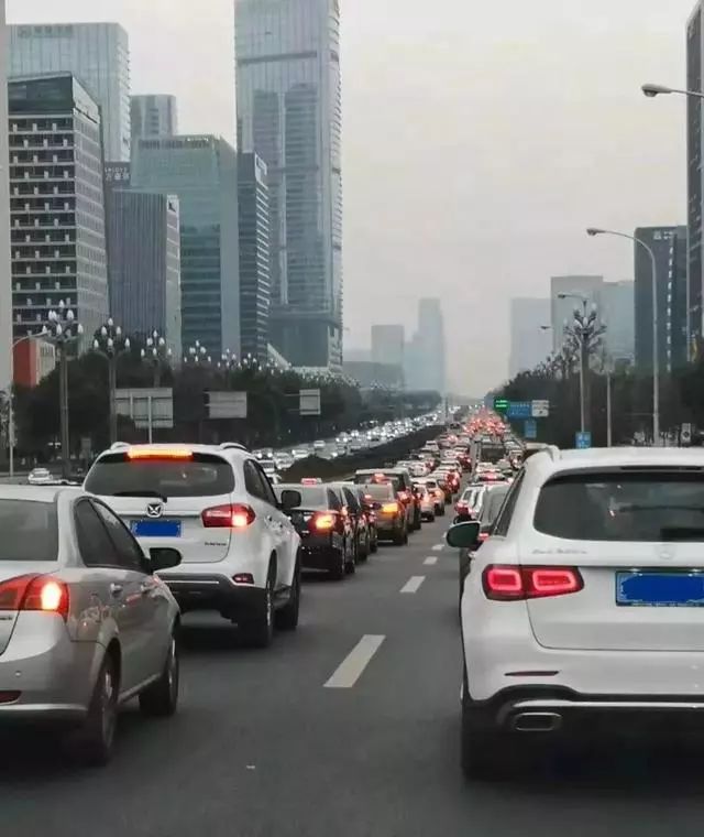 成都上班族的日常生活,成都通勤上班族