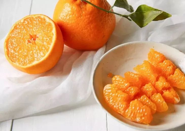 一咬汁水四溢鲜香满口,一咬爆汁像葡萄的水果