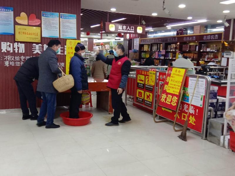 非常时期屈家岭市场监管执法人员化身“超市管理员”