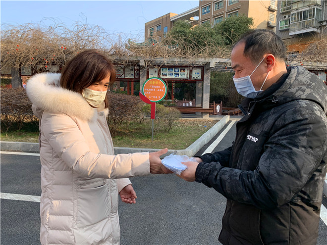 众志成城战疫情爱心传递送温暖,战疫传递温暖