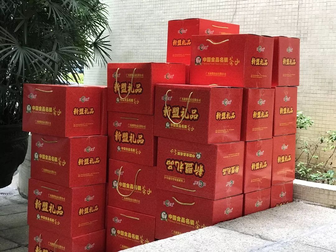 爱心接力!东莞个性定制暖心包“飞往”湖北