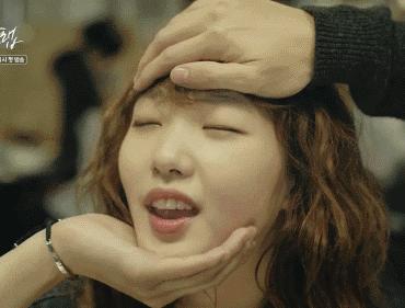 曾因长相被骂到注销账号，这位韩国单眼皮女孩颠覆了我们的审美....