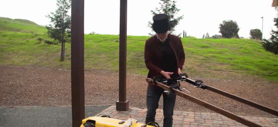 拆弹、监控、拉黄包车，还有什么是这条机器狗不会做的？