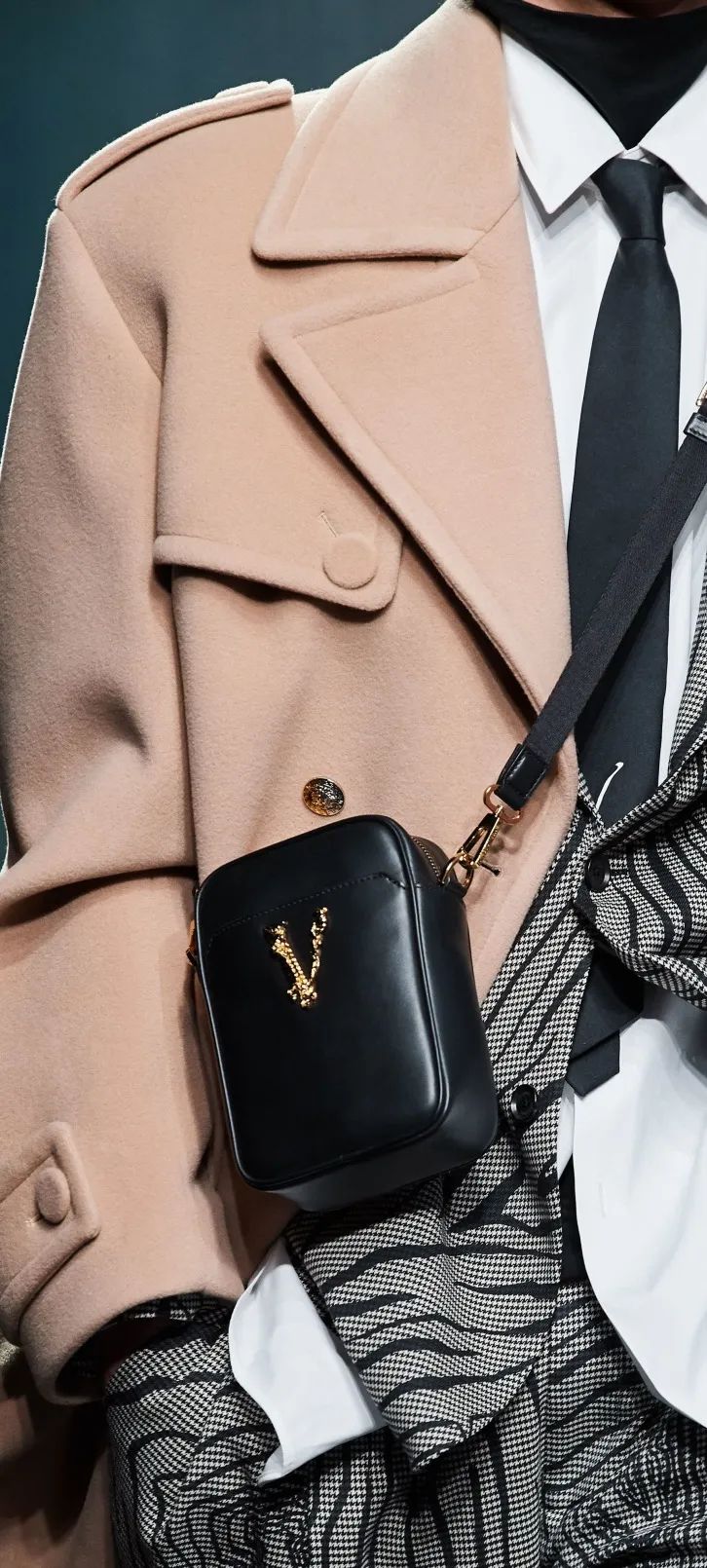 versace的发展史,versace是什么样的风格