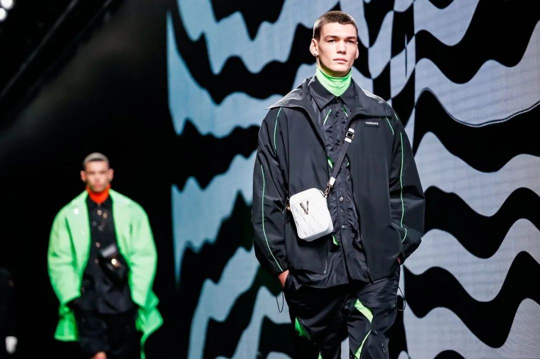 versace的发展史,versace是什么样的风格