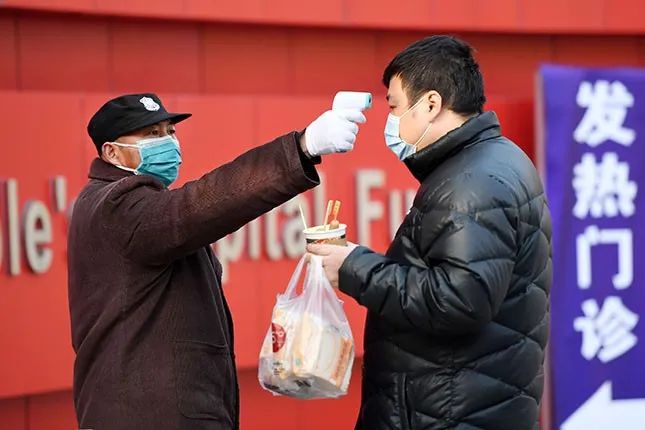 一“枪”难求,买额温枪遭遇连环涨