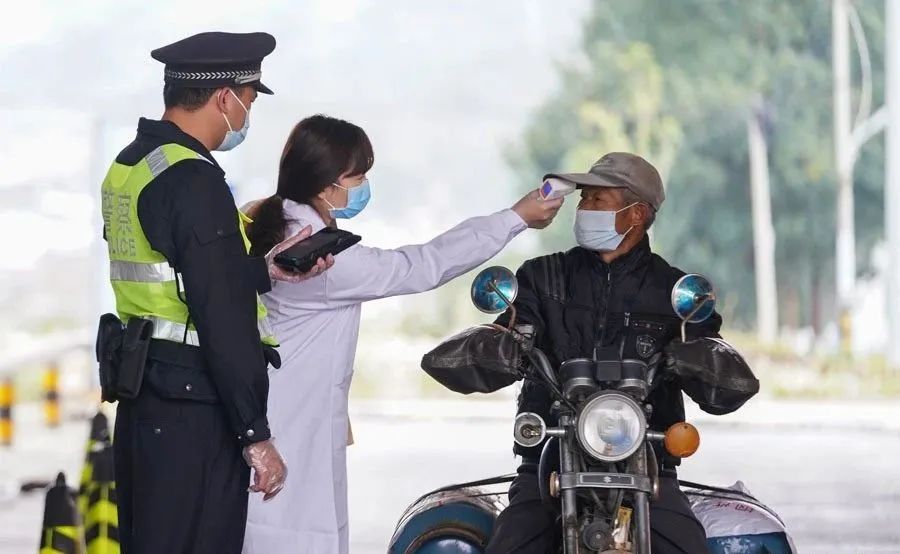 一“枪”难求,买额温枪遭遇连环涨