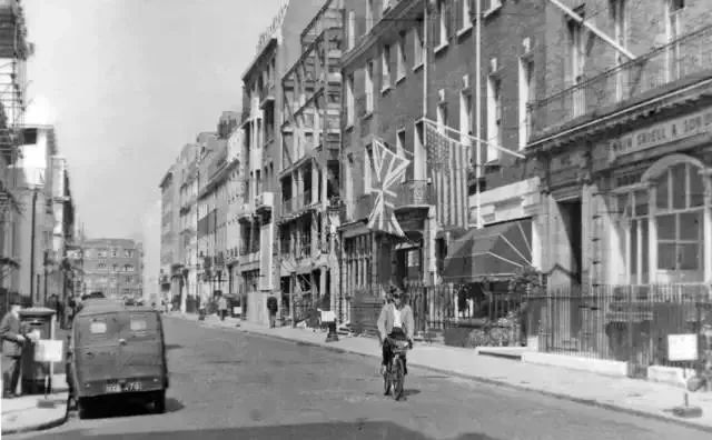 麦昆13年照片,麦昆怎么去世的