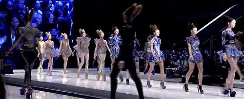 麦昆13年照片,麦昆怎么去世的