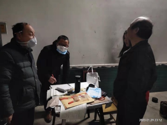 抗击疫情村支书在一线,抗疫期间党员先锋