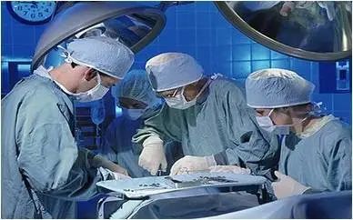 男孩得了恶性骨肿瘤,80多岁老人得了骨肿瘤怎么治疗