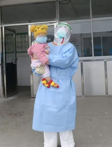 首批新冠肺炎患者治愈出院视频,阜阳市新冠肺炎