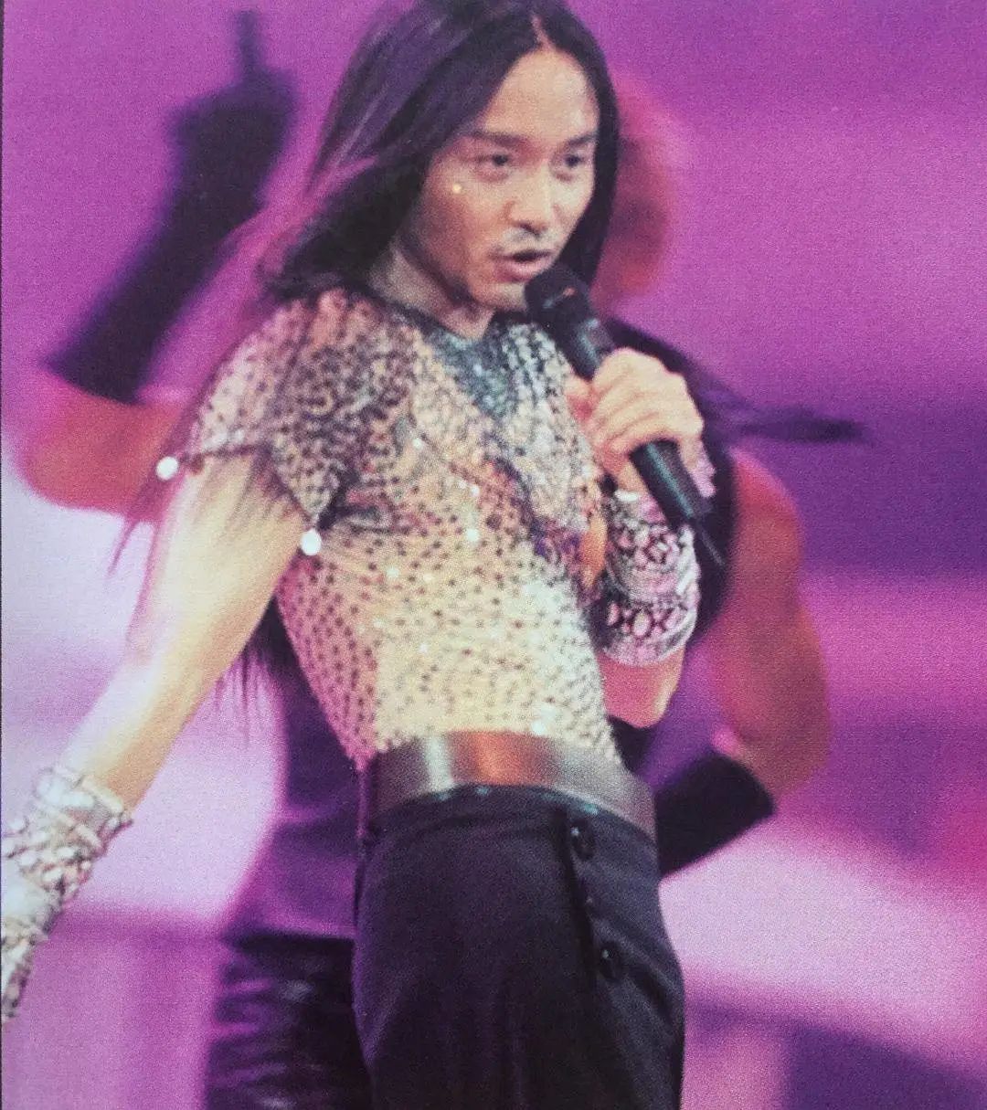 保罗高缇耶麦当娜,高缇耶为麦当娜定制锥形胸衣