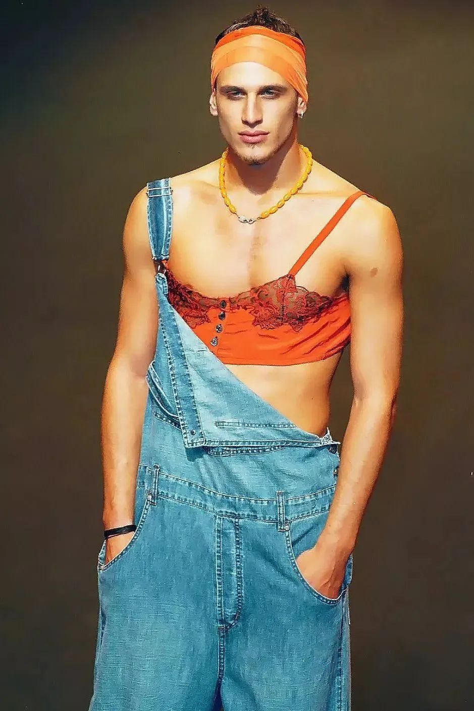 保罗高缇耶麦当娜,高缇耶为麦当娜定制锥形胸衣